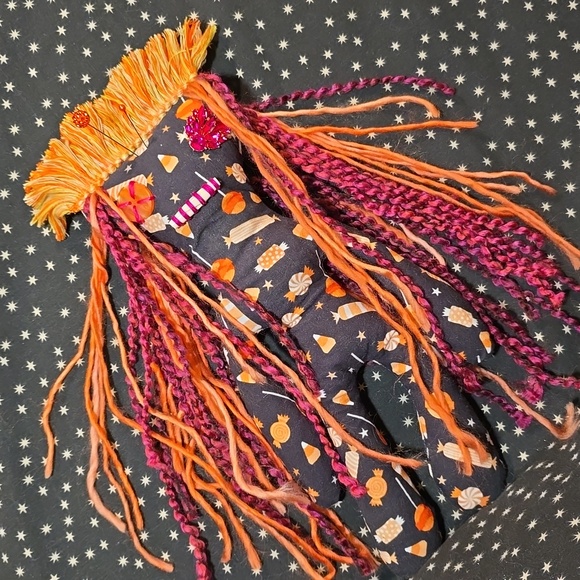 VOODOO DOLL - Picture 1 of 4